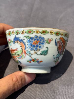 Five Chinese famille rose 'Madame de Pompadour' cups and two saucers, Qianlong, ca. 1745 — 照片 37