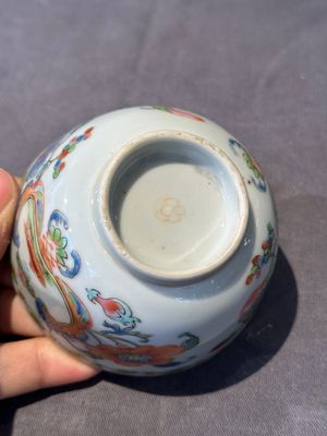Five Chinese famille rose 'Madame de Pompadour' cups and two saucers, Qianlong, ca. 1745 — 照片 39