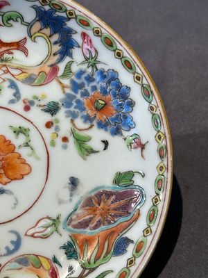 Five Chinese famille rose 'Madame de Pompadour' cups and two saucers, Qianlong, ca. 1745 — 照片 4