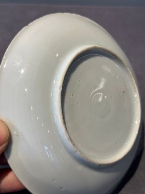 Five Chinese famille rose 'Madame de Pompadour' cups and two saucers, Qianlong, ca. 1745 — 照片 9