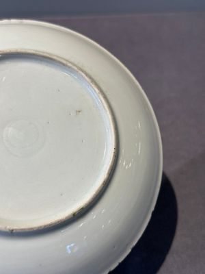 Five Chinese famille rose 'Madame de Pompadour' cups and two saucers, Qianlong, ca. 1745 — 照片 10