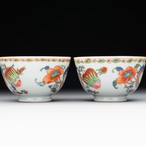 Five Chinese famille rose 'Madame de Pompadour' cups and two saucers, Qianlong, ca. 1745 — 照片 12