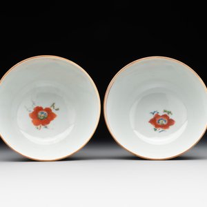 Five Chinese famille rose 'Madame de Pompadour' cups and two saucers, Qianlong, ca. 1745 — 照片 14
