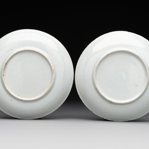 Five Chinese famille rose 'Madame de Pompadour' cups and two saucers, Qianlong, ca. 1745 — 照片 3