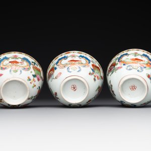 Five Chinese famille rose 'Madame de Pompadour' cups and two saucers, Qianlong, ca. 1745 — 照片 9