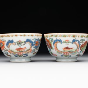 Five Chinese famille rose 'Madame de Pompadour' cups and two saucers, Qianlong, ca. 1745 — 照片 10
