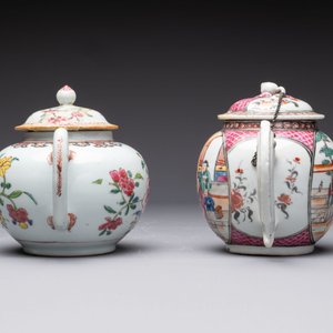 Five Chinese famille rose 'mandarin subject' and floral design teapots, Qianlong — 照片 15