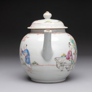 Five Chinese famille rose 'mandarin subject' and floral design teapots, Qianlong — 照片 5