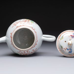 Five Chinese famille rose 'mandarin subject' and floral design teapots, Qianlong — 照片 6