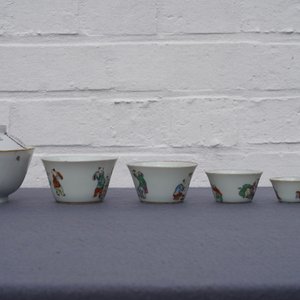 Five Chinese famille rose nesting cups and a Wu Shuang Pu cup and saucer, 19th C. — 照片 22