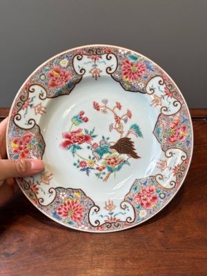 Five Chinese famille rose plates with floral design, Yongzheng/Qianlong — 照片 25