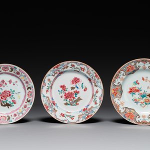 Five Chinese famille rose plates with floral design, Yongzheng/Qianlong — 照片 2