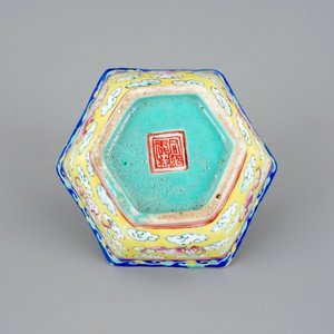 Five Chinese famille rose porcelain bowls, 19th C. — 照片 15