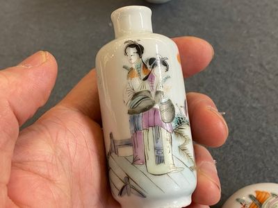 Five Chinese famille rose snuff bottles, 19/20th C. — photo 13