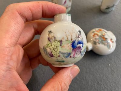 Five Chinese famille rose snuff bottles, 19/20th C. — photo 5