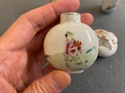 Five Chinese famille rose snuff bottles, 19/20th C. — photo 6
