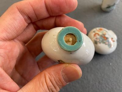 Five Chinese famille rose snuff bottles, 19/20th C. — photo 7