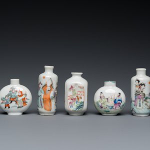 Five Chinese famille rose snuff bottles, 19/20th C. — photo 2