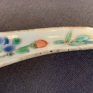 Five Chinese famille rose spoons with butterflies, flowers and fruits, 19/20th C. — photo 9