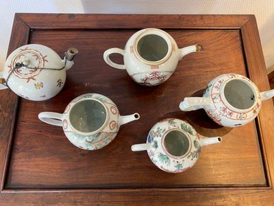 Five Chinese famille rose teapots, Yongzheng/Qianlong — 照片 3