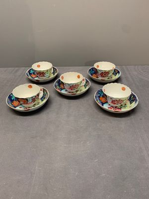 Five Chinese famille rose 'tobacco leaf' cups and saucers, Qianlong — photo 1