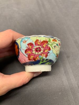 Five Chinese famille rose 'tobacco leaf' cups and saucers, Qianlong — photo 18