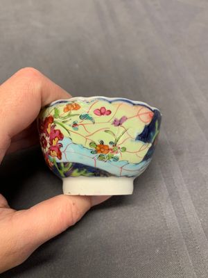 Five Chinese famille rose 'tobacco leaf' cups and saucers, Qianlong — photo 19
