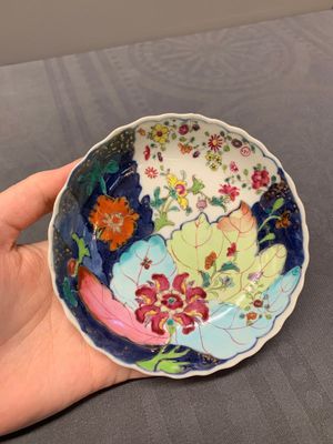 Five Chinese famille rose 'tobacco leaf' cups and saucers, Qianlong — photo 2