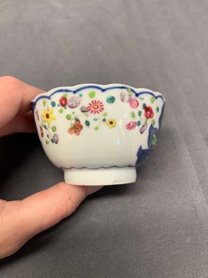 Five Chinese famille rose 'tobacco leaf' cups and saucers, Qianlong — photo 28