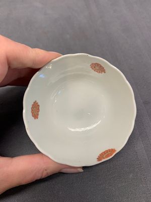 Five Chinese famille rose 'tobacco leaf' cups and saucers, Qianlong — photo 30