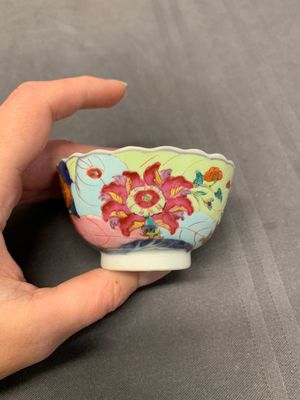 Five Chinese famille rose 'tobacco leaf' cups and saucers, Qianlong — photo 32