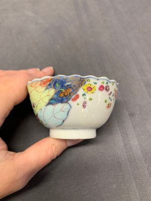 Five Chinese famille rose 'tobacco leaf' cups and saucers, Qianlong — photo 34