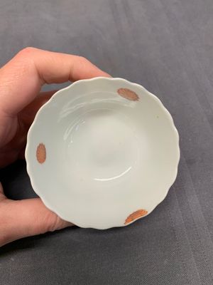 Five Chinese famille rose 'tobacco leaf' cups and saucers, Qianlong — photo 37