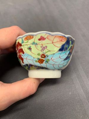 Five Chinese famille rose 'tobacco leaf' cups and saucers, Qianlong — photo 40