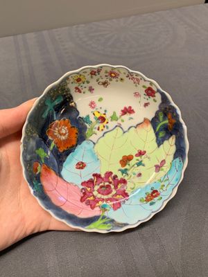 Five Chinese famille rose 'tobacco leaf' cups and saucers, Qianlong — photo 4