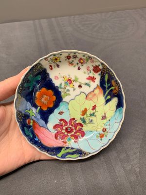 Five Chinese famille rose 'tobacco leaf' cups and saucers, Qianlong — photo 8