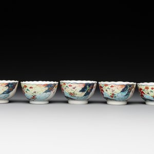 Five Chinese famille rose 'tobacco leaf' cups and saucers, Qianlong — photo 5