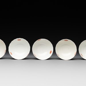 Five Chinese famille rose 'tobacco leaf' cups and saucers, Qianlong — photo 8