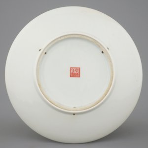 Five Chinese famille rose vases and a dish, Republic, 20th C. — 照片 9