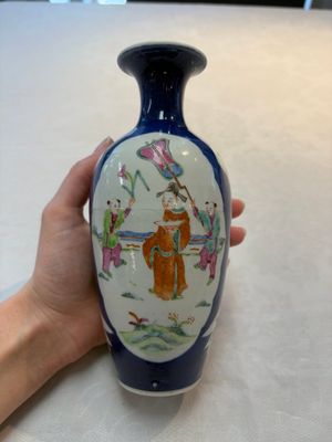 Five Chinese famille rose vases, Kangxi, Qianlong and Ju Ren Tang 居仁堂 mark, 19/20th C. — photo 11