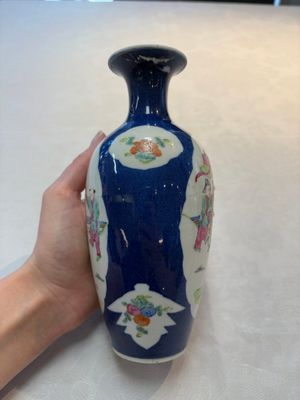 Five Chinese famille rose vases, Kangxi, Qianlong and Ju Ren Tang 居仁堂 mark, 19/20th C. — photo 12