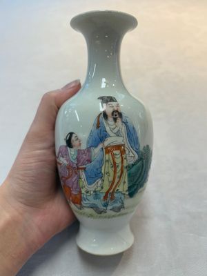 Five Chinese famille rose vases, Kangxi, Qianlong and Ju Ren Tang 居仁堂 mark, 19/20th C. — photo 16