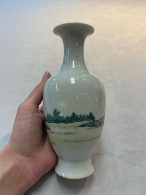 Five Chinese famille rose vases, Kangxi, Qianlong and Ju Ren Tang 居仁堂 mark, 19/20th C. — photo 18