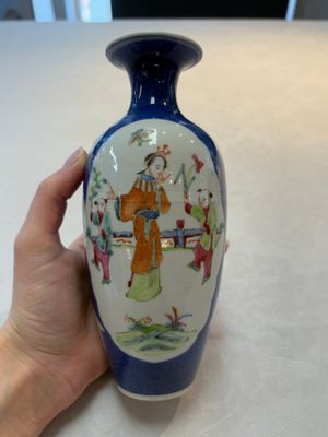 Five Chinese famille rose vases, Kangxi, Qianlong and Ju Ren Tang 居仁堂 mark, 19/20th C. — photo 23