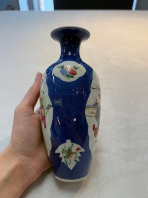 Five Chinese famille rose vases, Kangxi, Qianlong and Ju Ren Tang 居仁堂 mark, 19/20th C. — photo 24