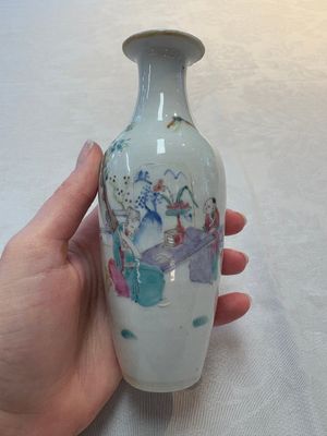 Five Chinese famille rose vases, Kangxi, Qianlong and Ju Ren Tang 居仁堂 mark, 19/20th C. — photo 30