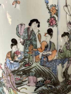 Five Chinese famille rose vases with figural design, 19/20th C. — foto 13