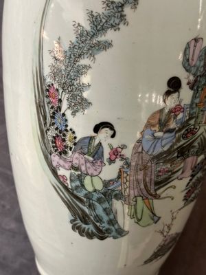 Five Chinese famille rose vases with figural design, 19/20th C. — foto 15