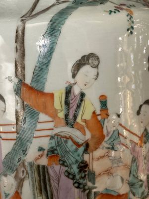 Five Chinese famille rose vases with figural design, 19/20th C. — foto 2