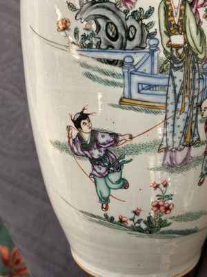 Five Chinese famille rose vases with figural design, 19/20th C. — foto 24